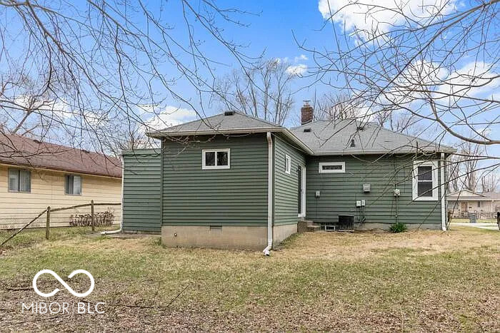 3755 N Hawthorne Lane