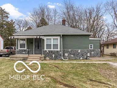 3755 N Hawthorne Lane