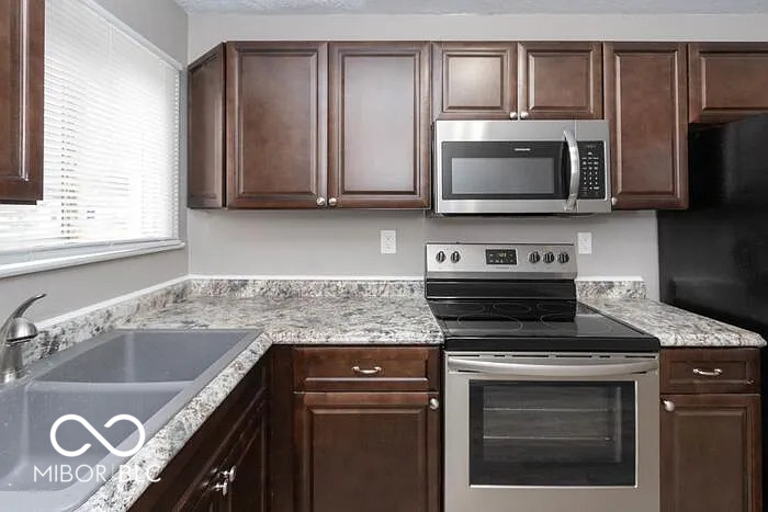 3755 N Hawthorne Lane