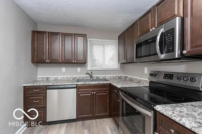 3755 N Hawthorne Lane