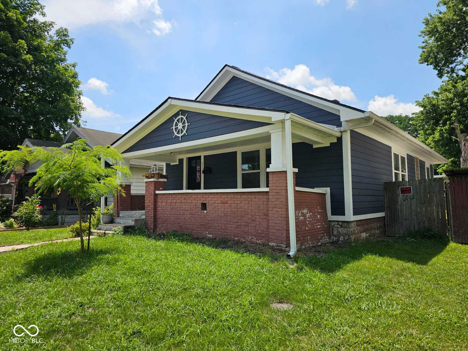 312 N Bradley Avenue