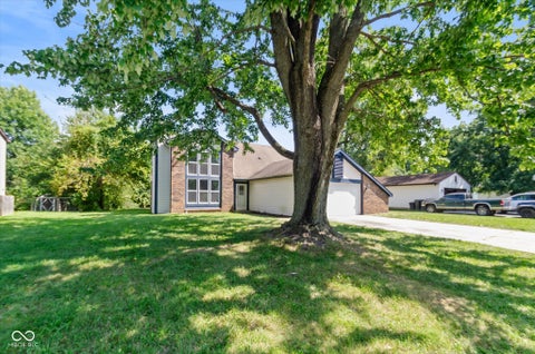 Photo of 1635 Stacy Lynn Drive, Indianapolis, IN 46231 (MLS # 22124363)