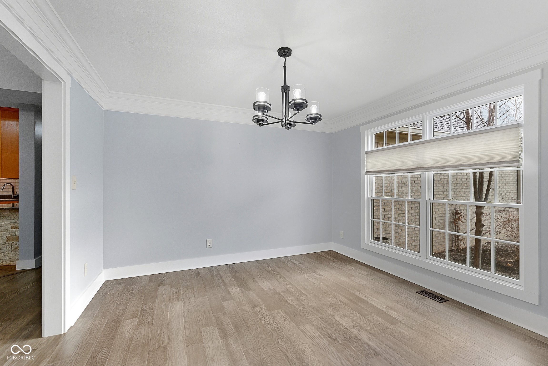 6686 Woodcrest Drive