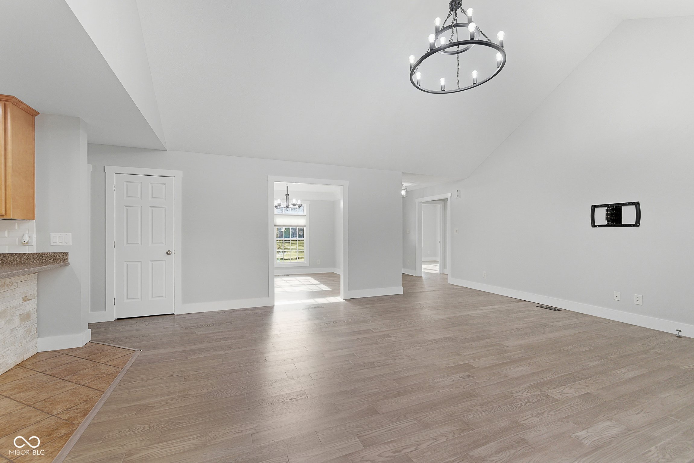 6686 Woodcrest Drive