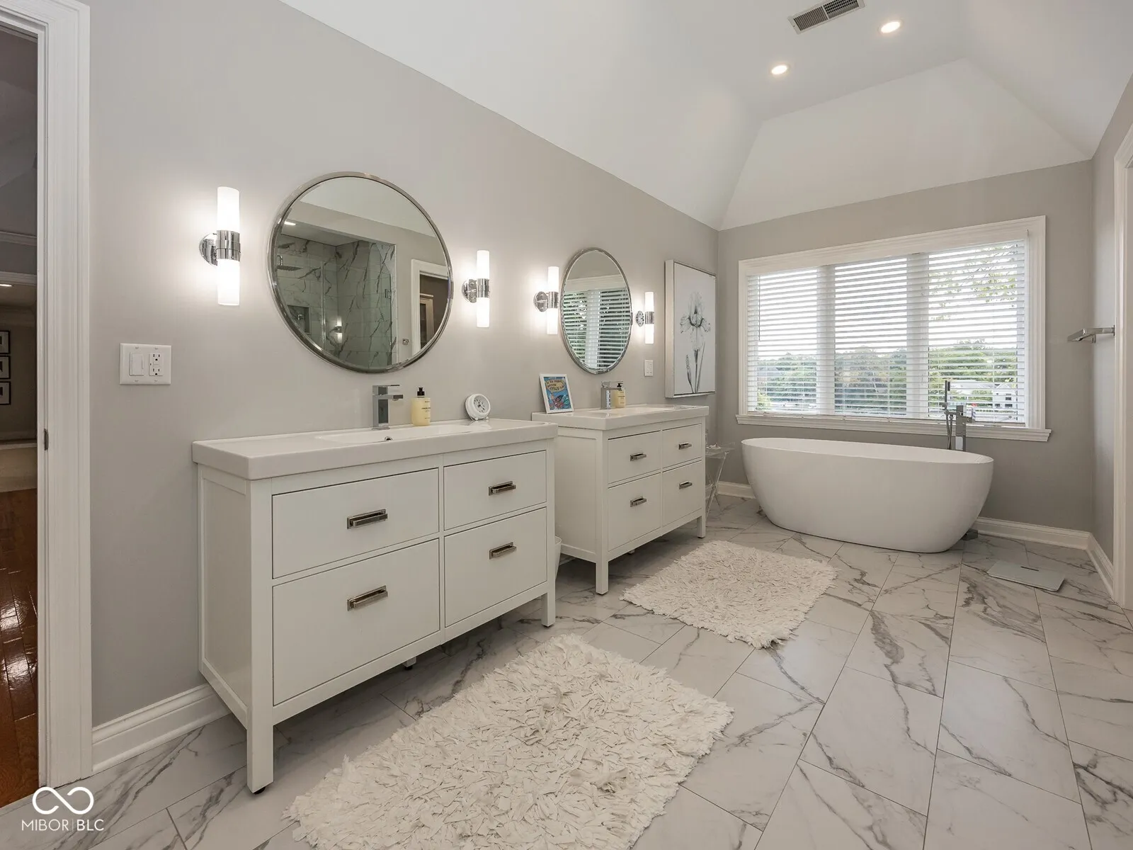 Indianapolis, Indiana 46236, United States, 5 Bedrooms Bedrooms, ,5 BathroomsBathrooms,Residential,Active,198144