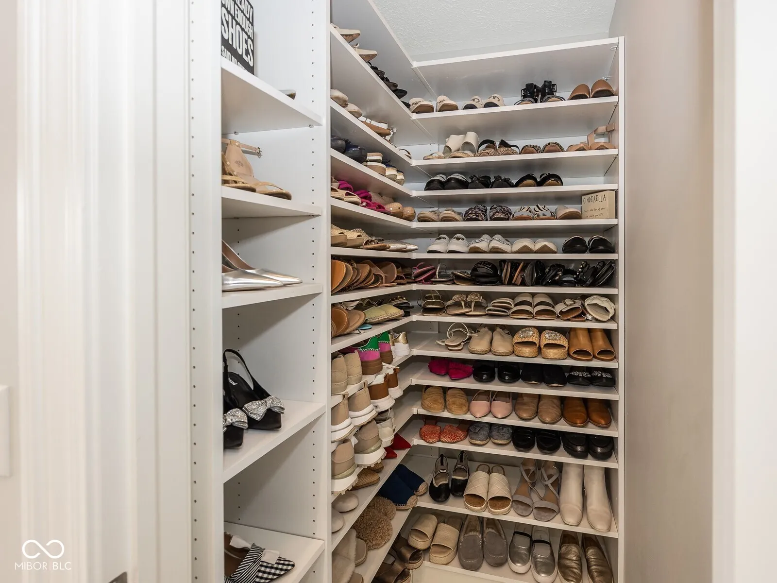 Indianapolis, Indiana 46236, United States, 5 Bedrooms Bedrooms, ,5 BathroomsBathrooms,Residential,Active,198144