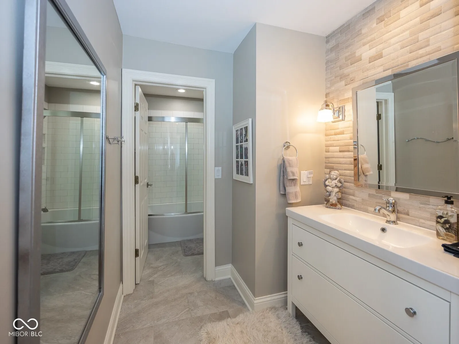 Indianapolis, Indiana 46236, United States, 5 Bedrooms Bedrooms, ,5 BathroomsBathrooms,Residential,Active,198144