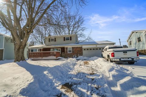 Photo of 5429 Gambel Road, Indianapolis, IN 46221 (MLS # 22081965)