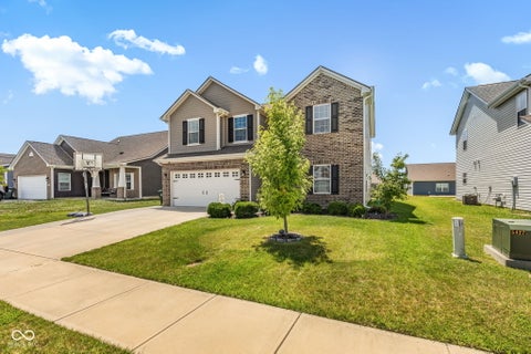 Photo of 468 Tracewood Bend, Greenfield, IN 46140 (MLS # 22110501)