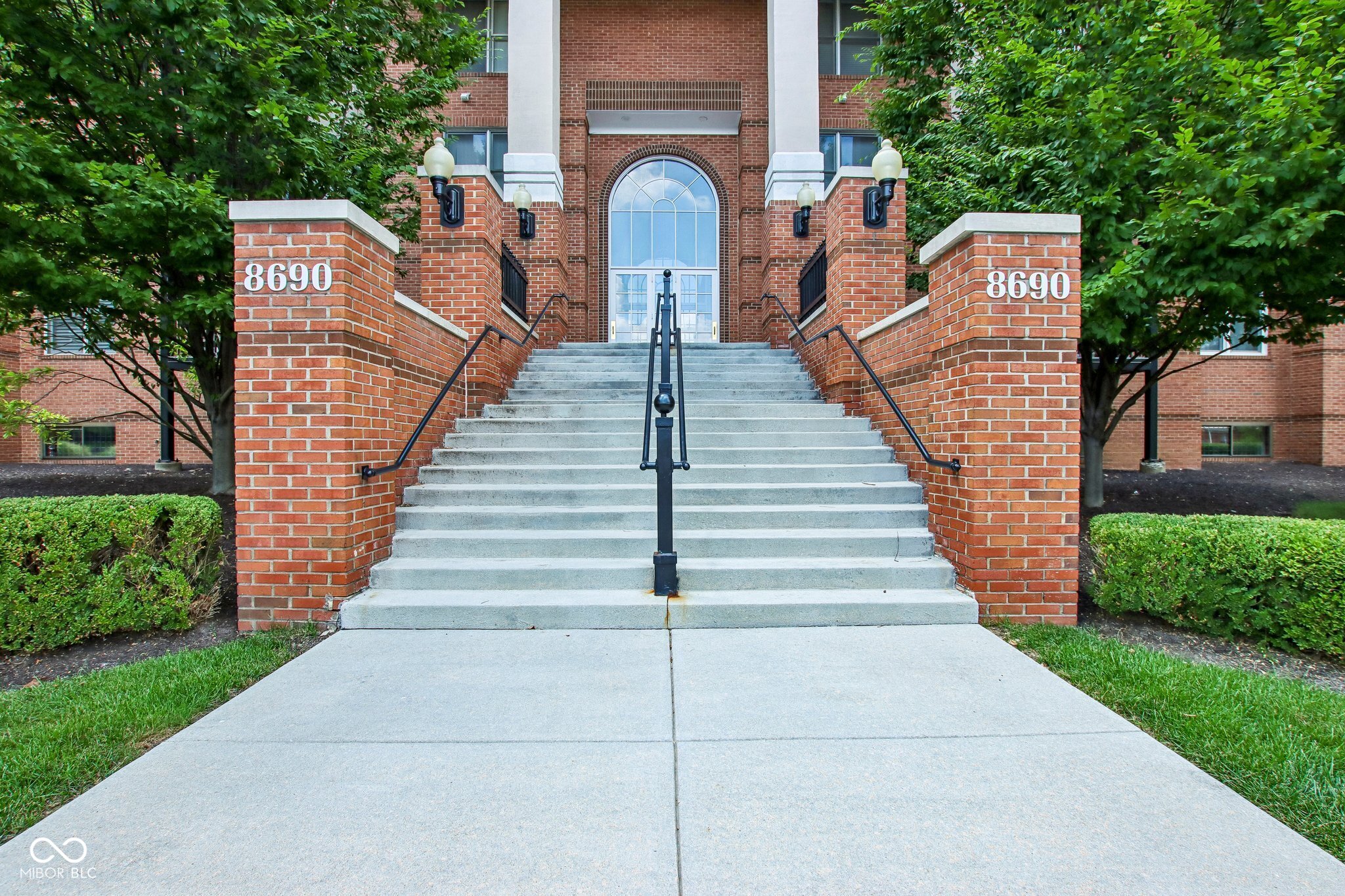 Photo 1 of 33 — 8690 Jaffa Court West #14 Drive, Indianapolis, IN 46260