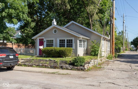 Photo of 632 E 61st Street, Indianapolis, IN 46220 (MLS # 22105179)