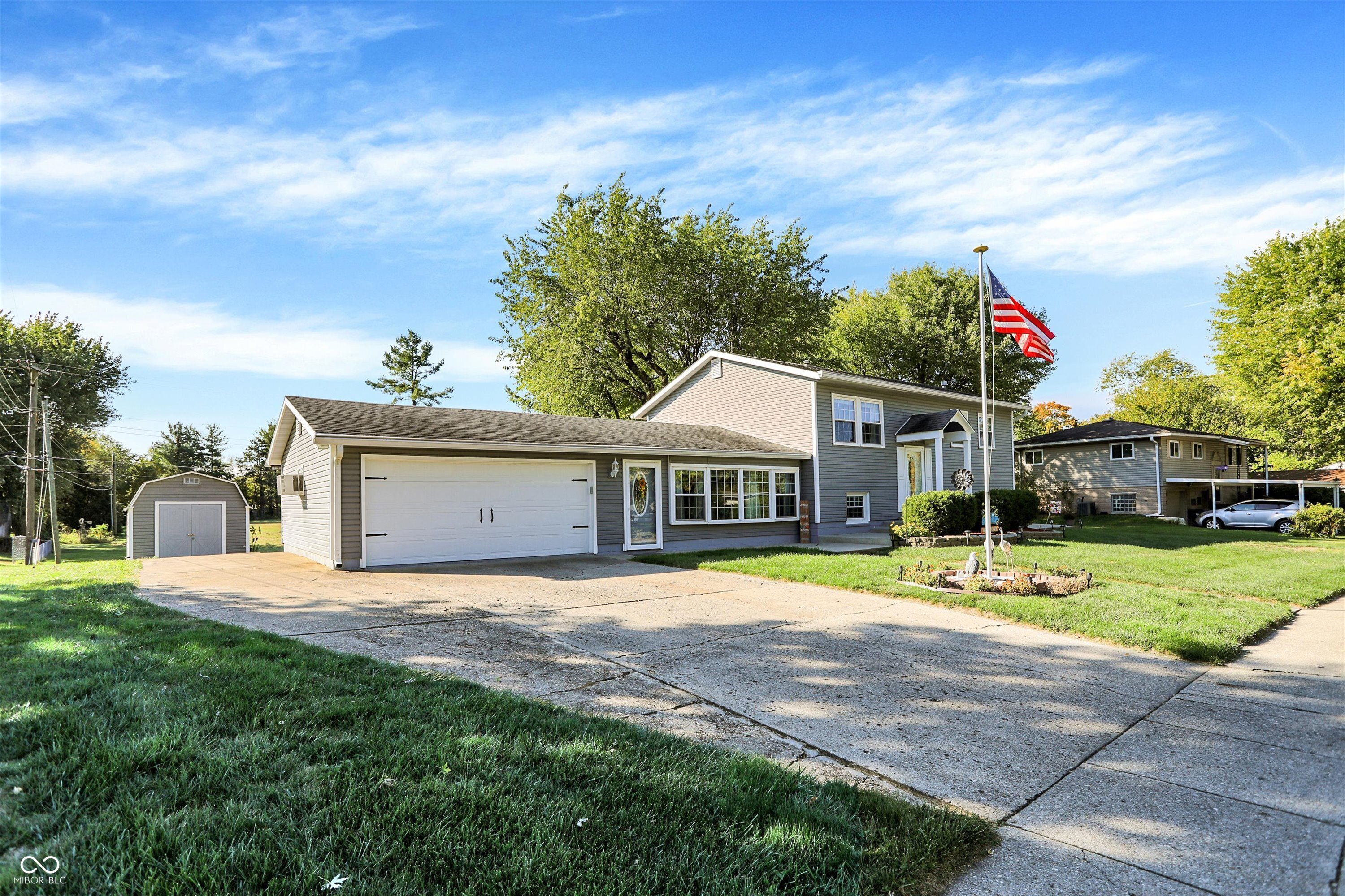 3305 E Dudley Avenue