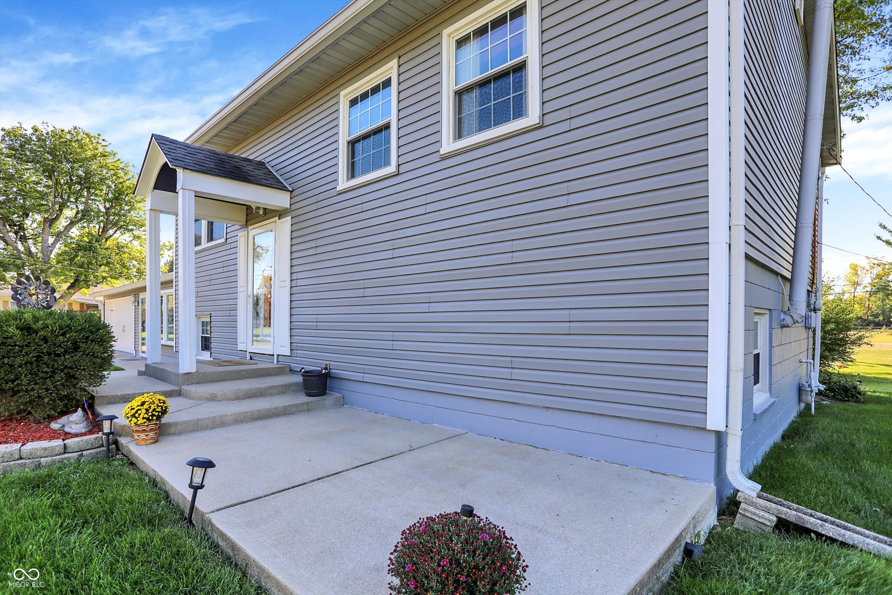 3305 E Dudley Avenue