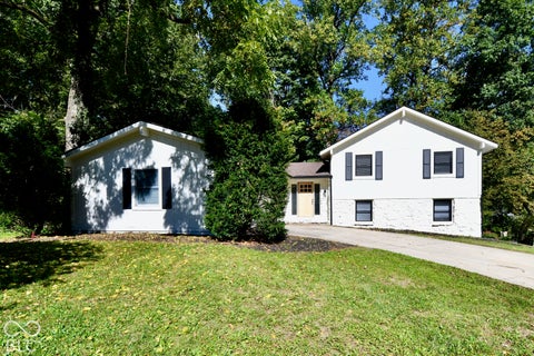 Photo of 1814 Walnut Way, Noblesville, IN 46062 (MLS # 22129988)