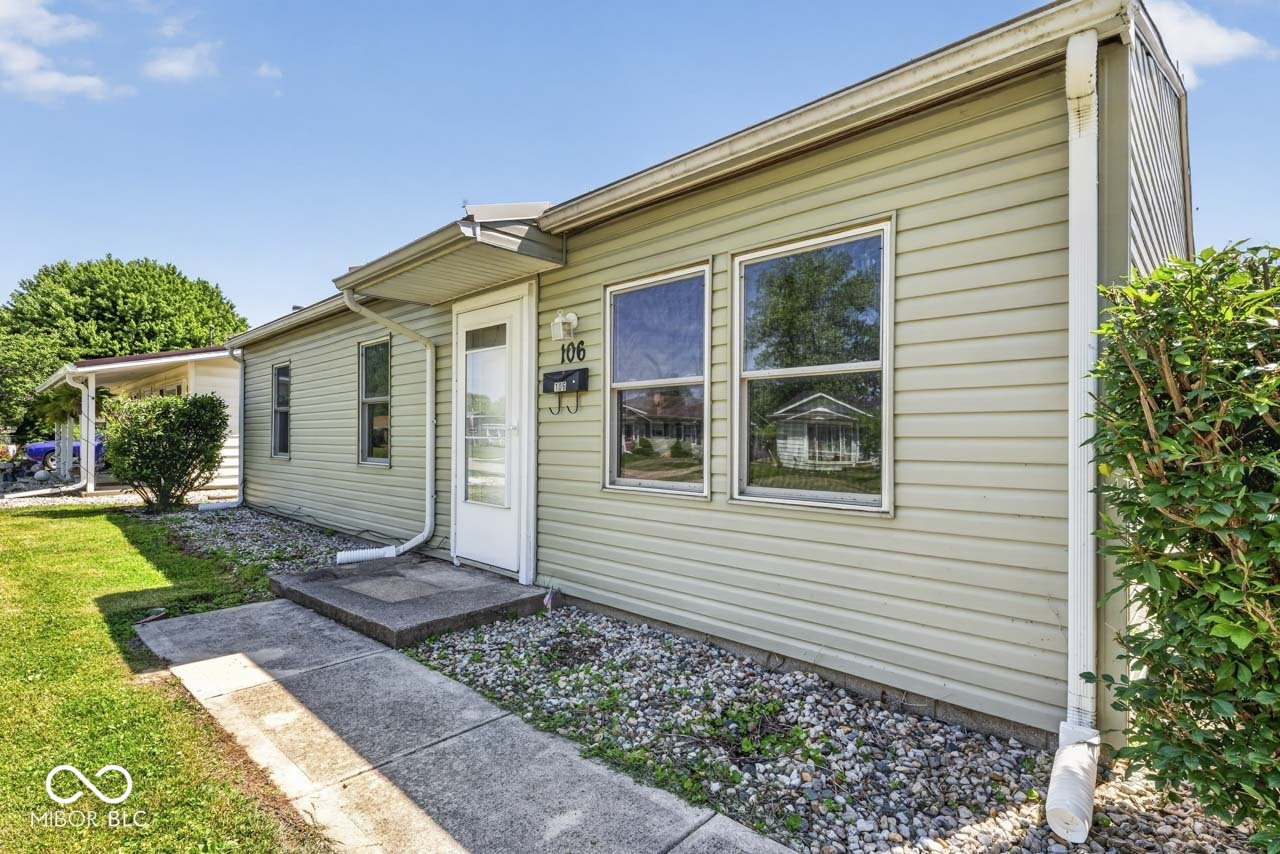 106 Eastman Road