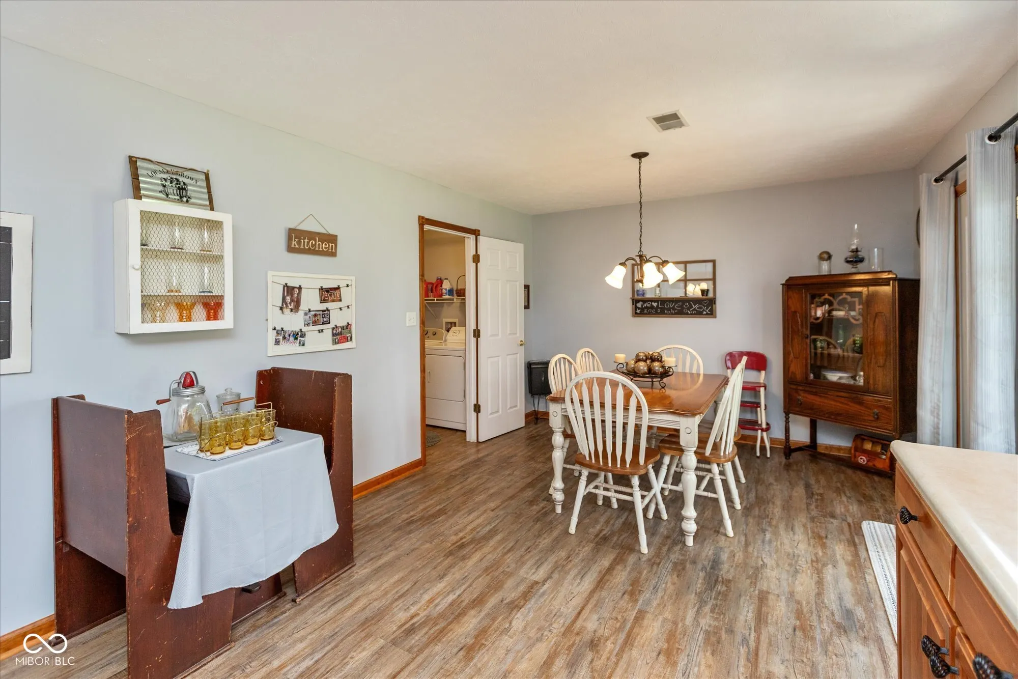 Whiteland, Indiana 46184, United States, 4 Bedrooms Bedrooms, ,3 BathroomsBathrooms,Residential,Pending,108521