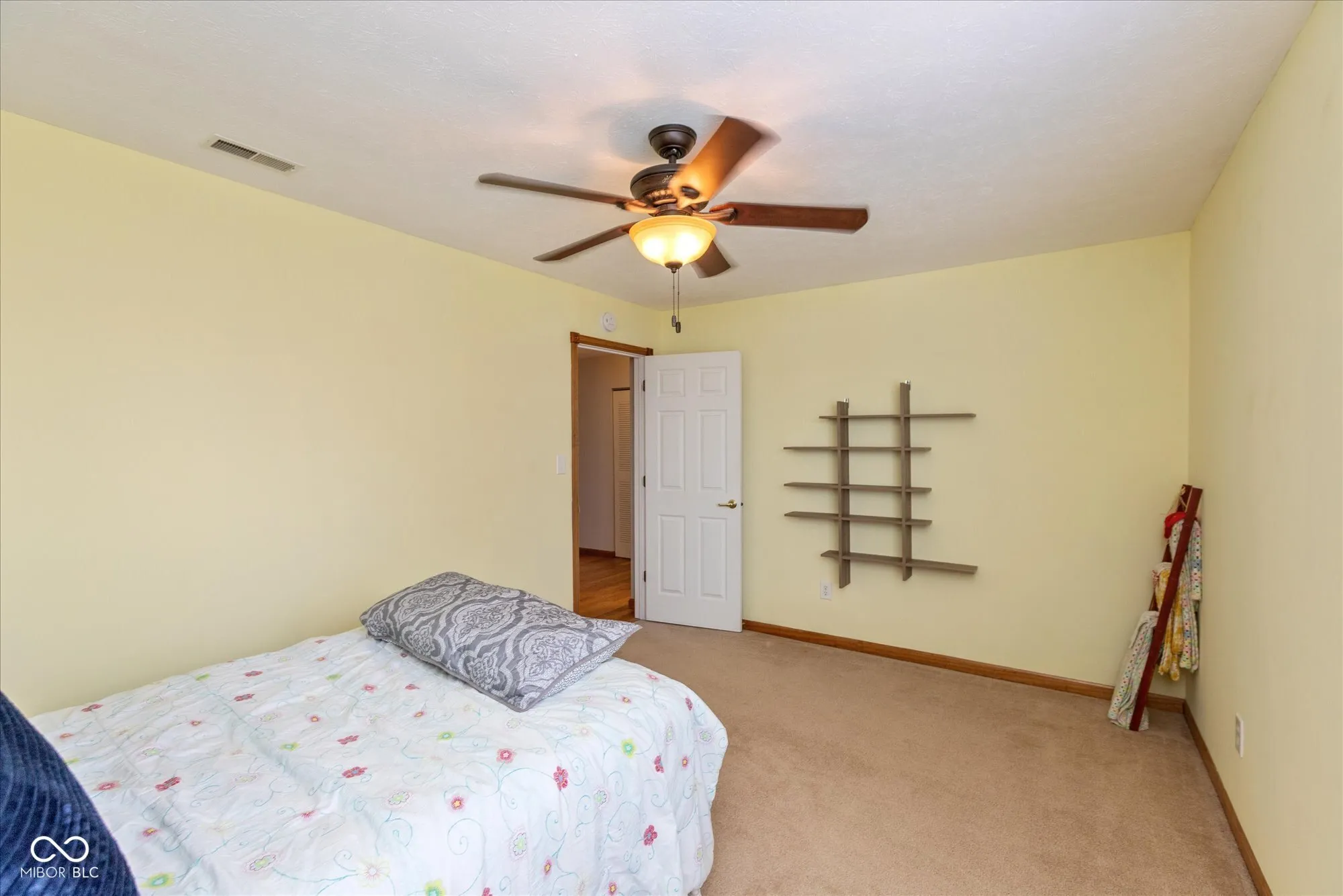 Whiteland, Indiana 46184, United States, 4 Bedrooms Bedrooms, ,3 BathroomsBathrooms,Residential,Pending,108521