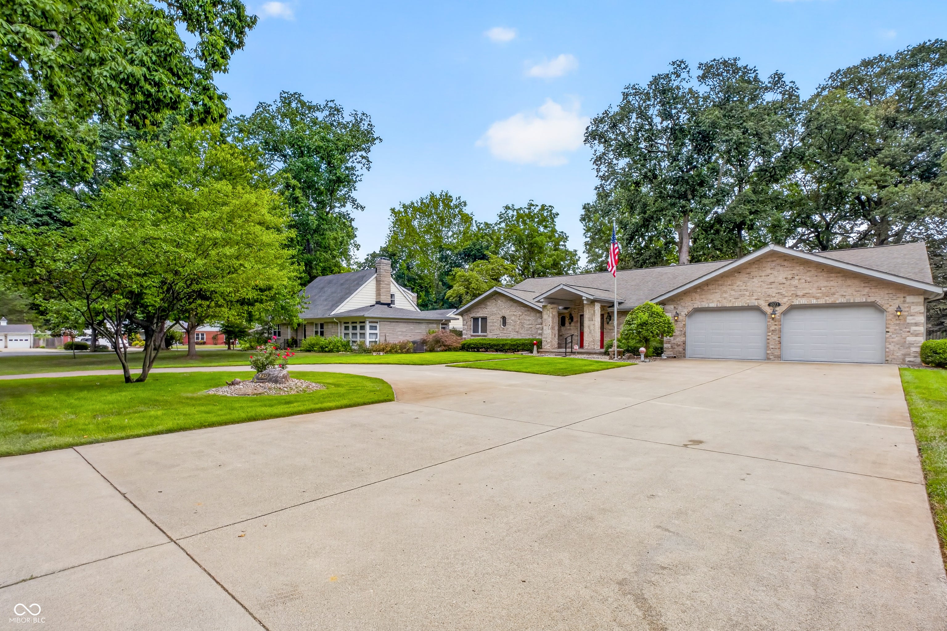 1023 Hawthorne Drive