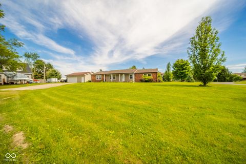 Photo of 6863 W Jennifer Court, Greenfield, IN 46140 (MLS # 22039048)