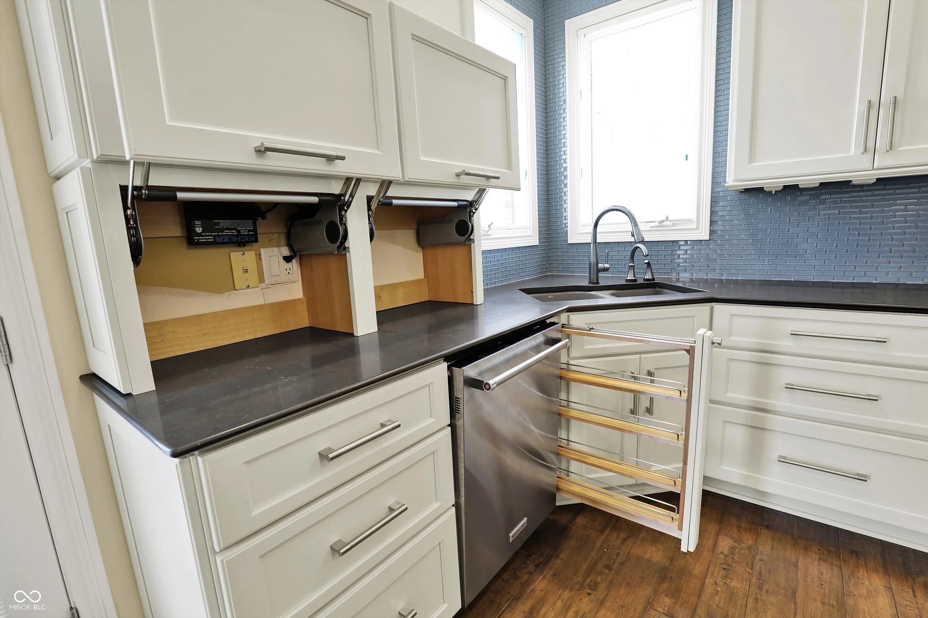 Indianapolis, Indiana 46256, United States, 4 Bedrooms Bedrooms, ,4 BathroomsBathrooms,Residential,Pending,111851