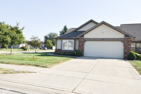 Photo of 1295 Worcester Way, Greenfield, IN 46140 (MLS # 22124096)