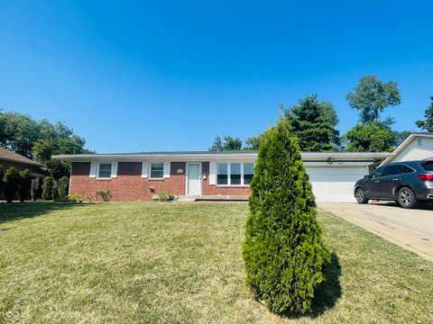 Photo of 2416 Radcliffe Avenue, Indianapolis, IN 46227 (MLS # 22079843)