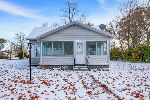 Photo of 1311 E Butler Street, Muncie, IN 47303 (MLS # 22103363)