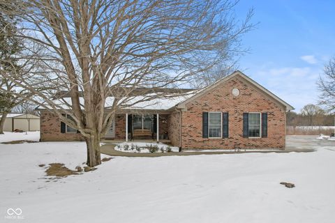 Photo of 26 E County Road 350 N, Greencastle, IN 46135 (MLS # 22083216)