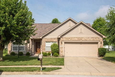 Photo of 7808 Valley Stream Drive, Indianapolis, IN 46237 (MLS # 22112863)