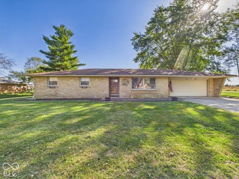 Photo of 929 Imy LN, Anderson, IN 46013 (MLS # 22130403)