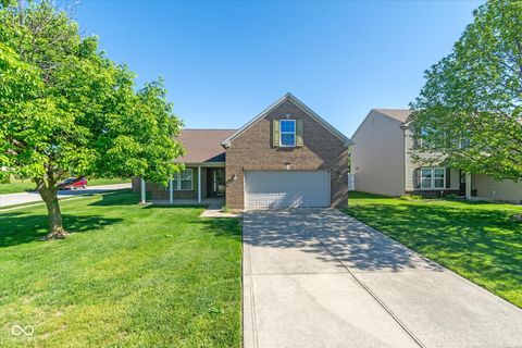 Photo of 721 Bluff Creek Drive, Fortville, IN 46040 (MLS # 22102683)