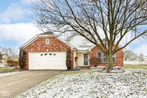 Photo of 9234 Crossing Drive, Fishers, IN 46037 (MLS # 22076274)