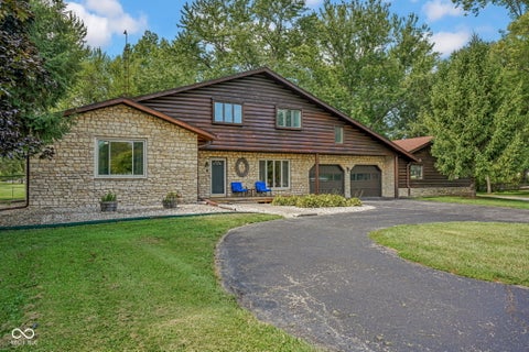 Photo of 1342 N 500 E, Columbus, IN 47203 (MLS # 22122838)