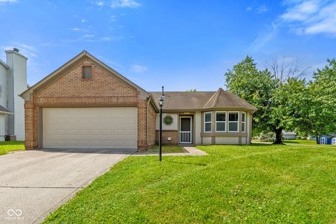 Photo of 1015 Crimson King Parkway, Mooresville, IN 46158 (MLS # 22105821)