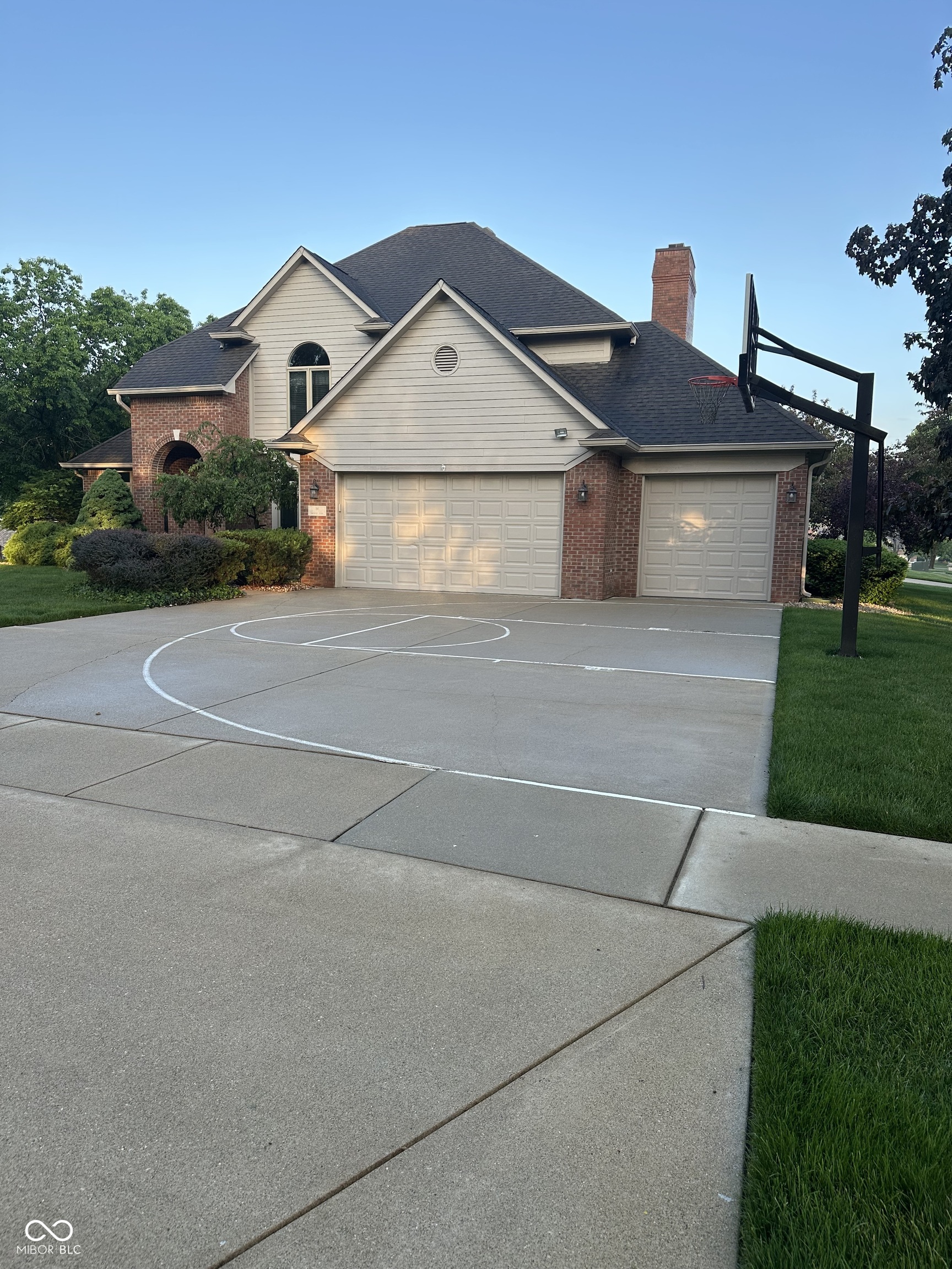 84 Racquet Court