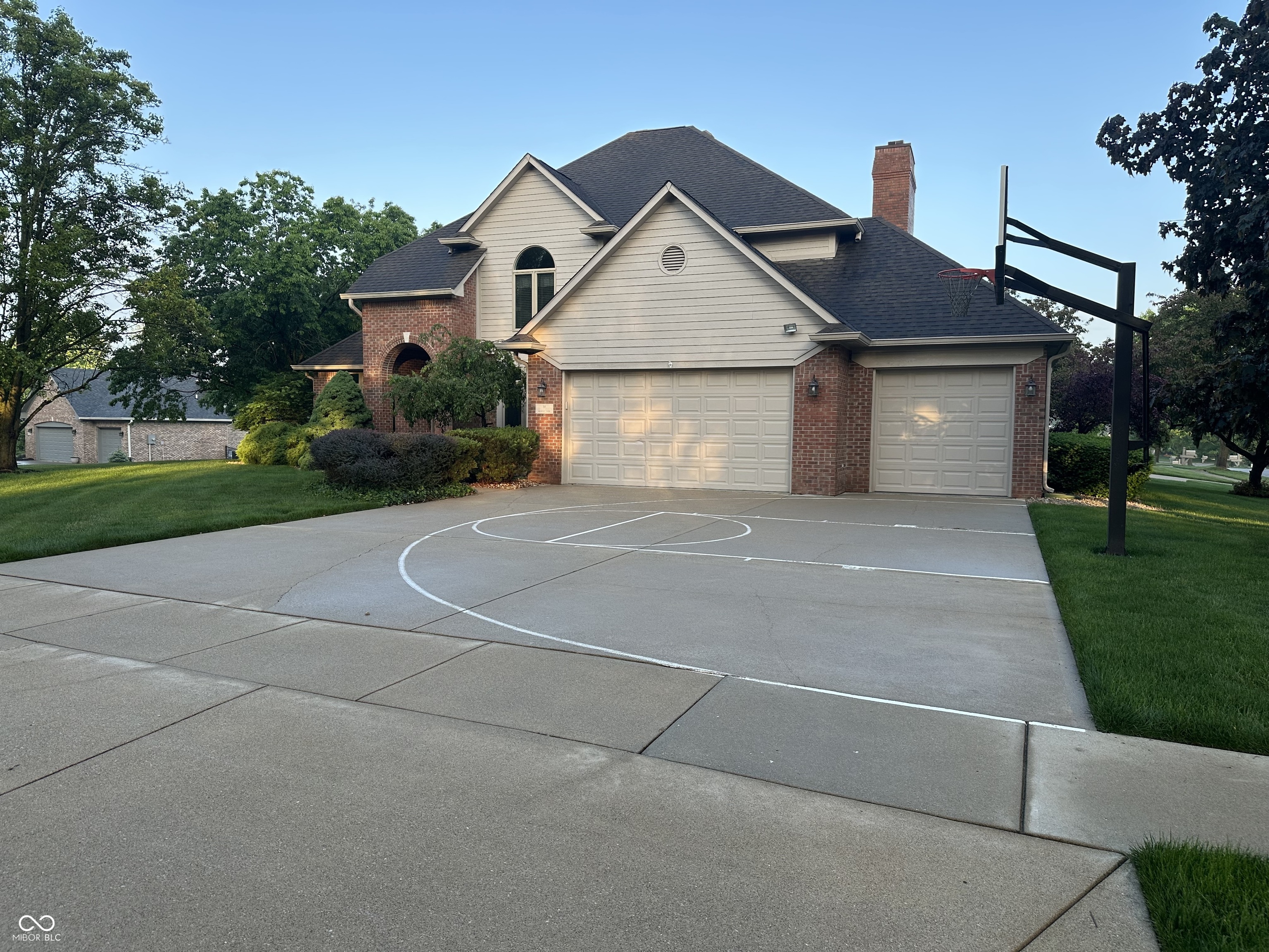 84 Racquet Court