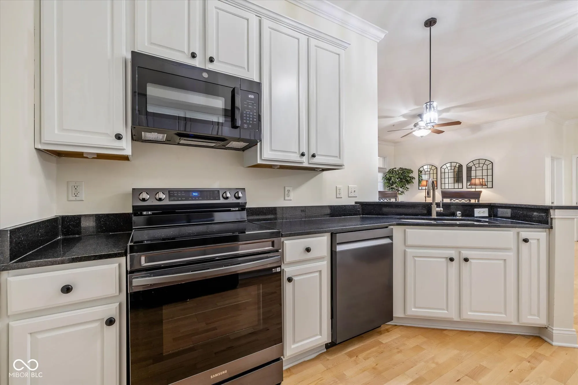 Indianapolis, Indiana 46204, United States, 2 Bedrooms Bedrooms, ,2 BathroomsBathrooms,Residential,Active,84228