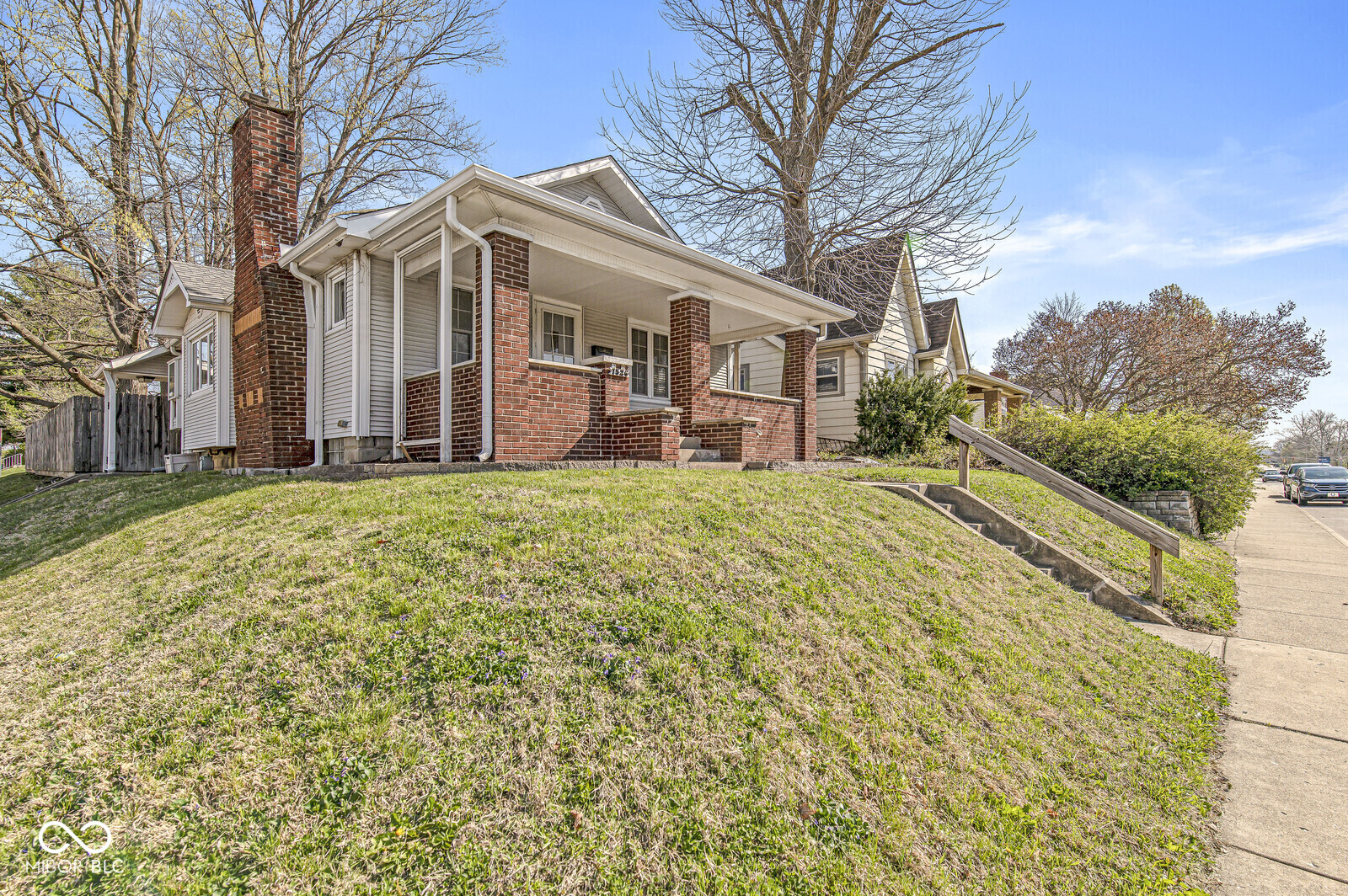 1526 Main Street