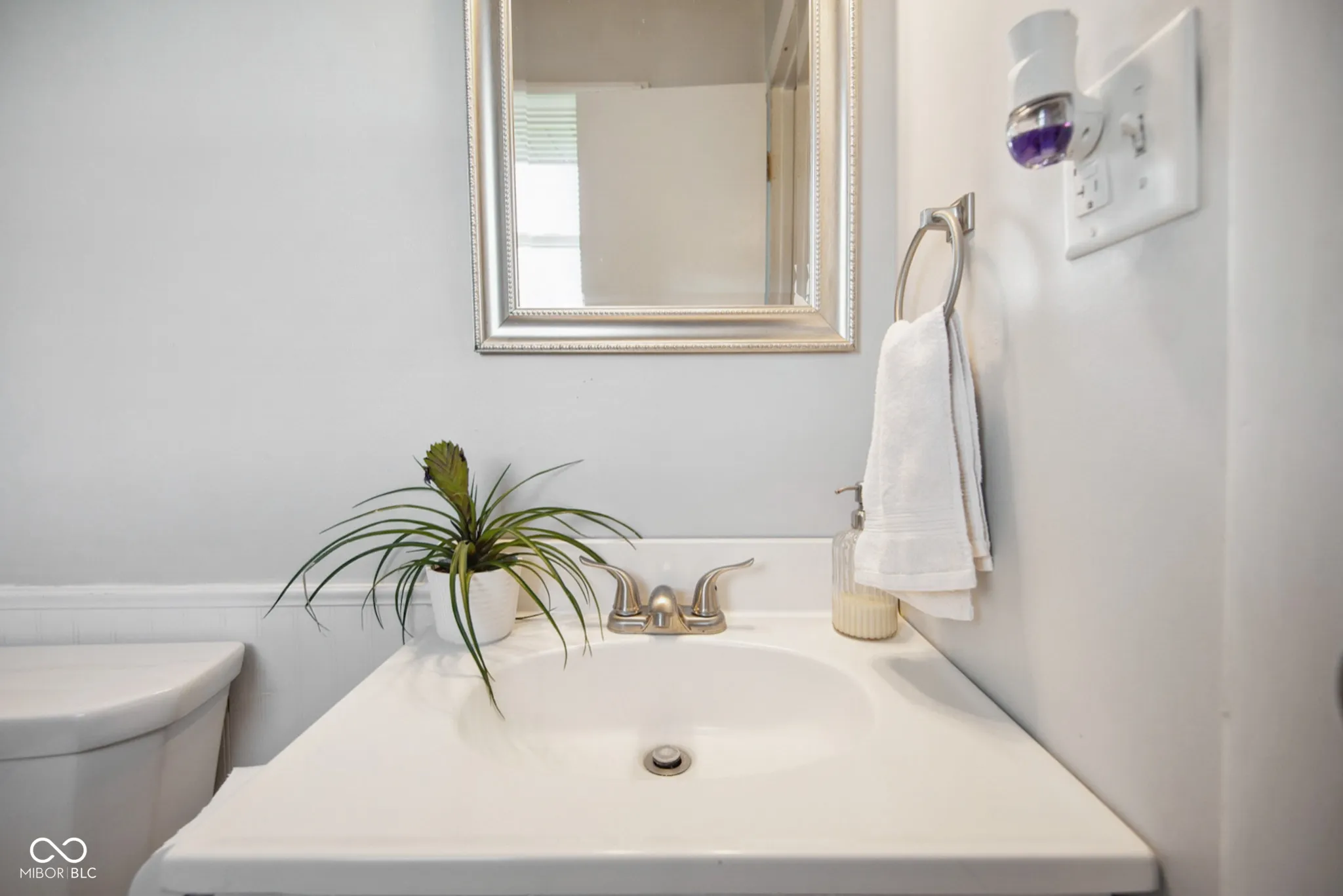 Shelbyville, Indiana 46176, United States, 3 Bedrooms Bedrooms, ,2 BathroomsBathrooms,Residential,Active,164664