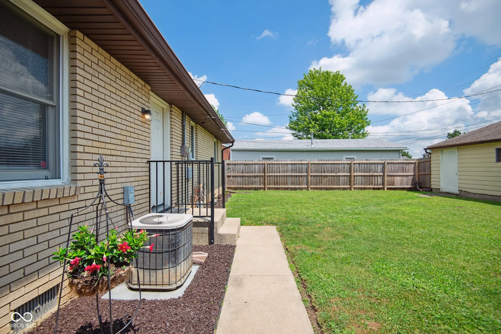 Shelbyville, Indiana 46176, United States, 3 Bedrooms Bedrooms, ,2 BathroomsBathrooms,Residential,Active,164664