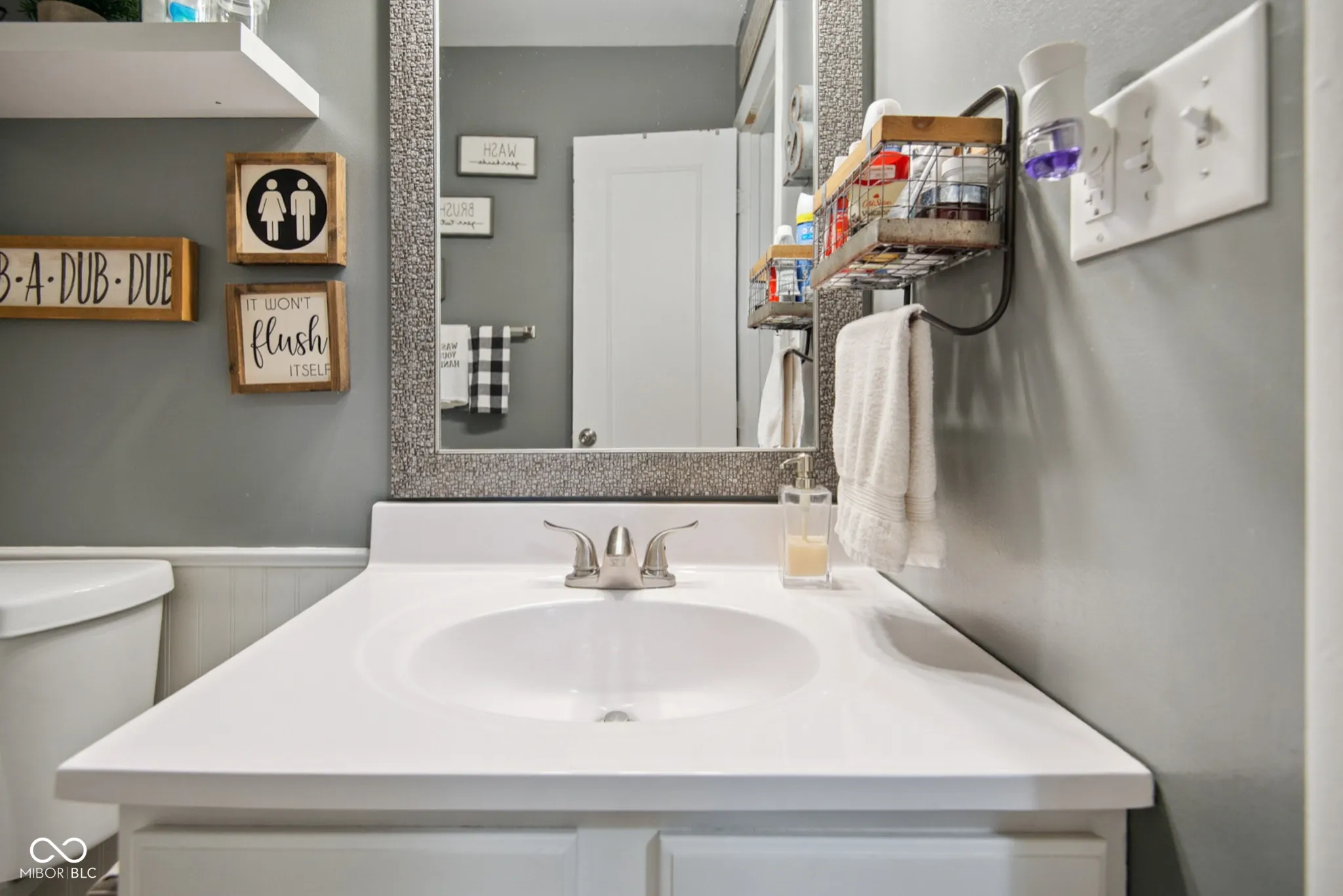 Shelbyville, Indiana 46176, United States, 3 Bedrooms Bedrooms, ,2 BathroomsBathrooms,Residential,Active,164664