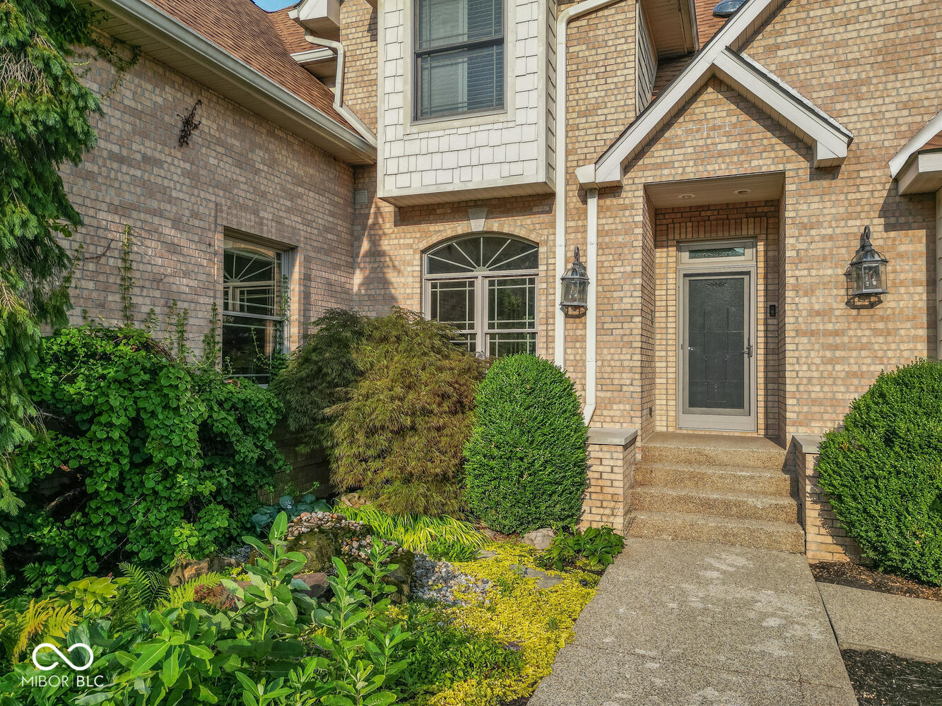 1817 E Cheyanne Lane