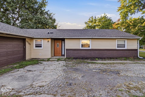 Photo of 1733 Alimingo Drive, Indianapolis, IN 46260 (MLS # 22130466)