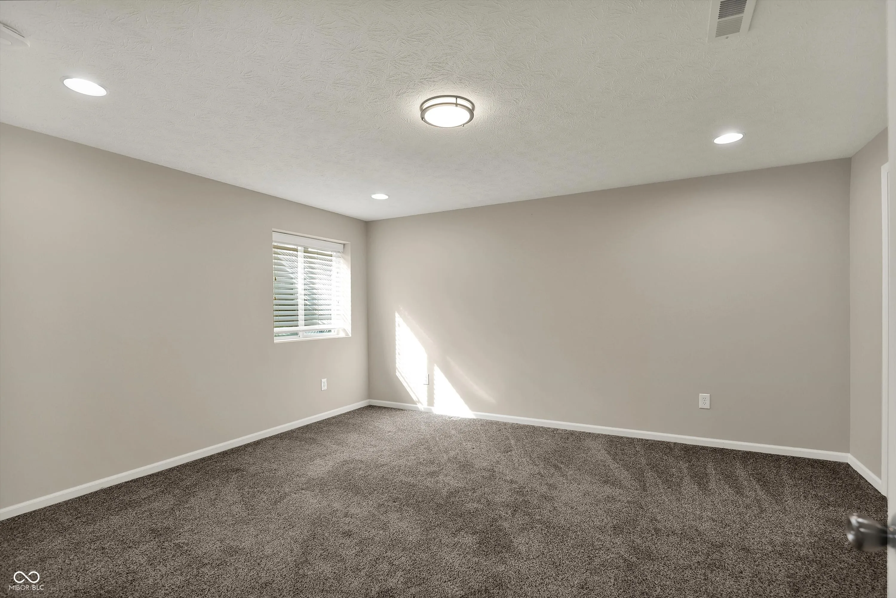 Fishers, Indiana 46037, United States, 6 Bedrooms Bedrooms, ,6 BathroomsBathrooms,Residential,Pending,112159