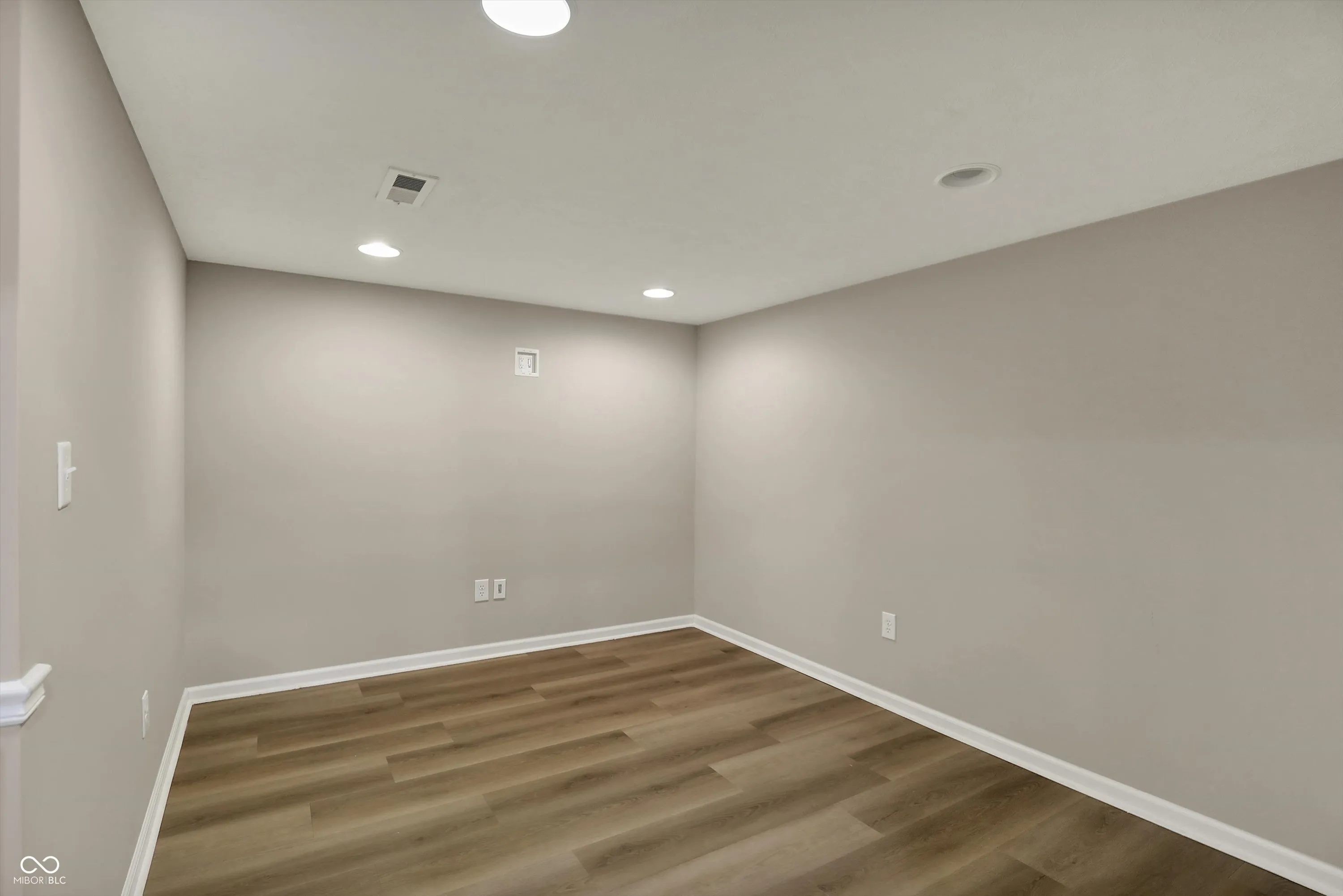 Fishers, Indiana 46037, United States, 6 Bedrooms Bedrooms, ,6 BathroomsBathrooms,Residential,Pending,112159