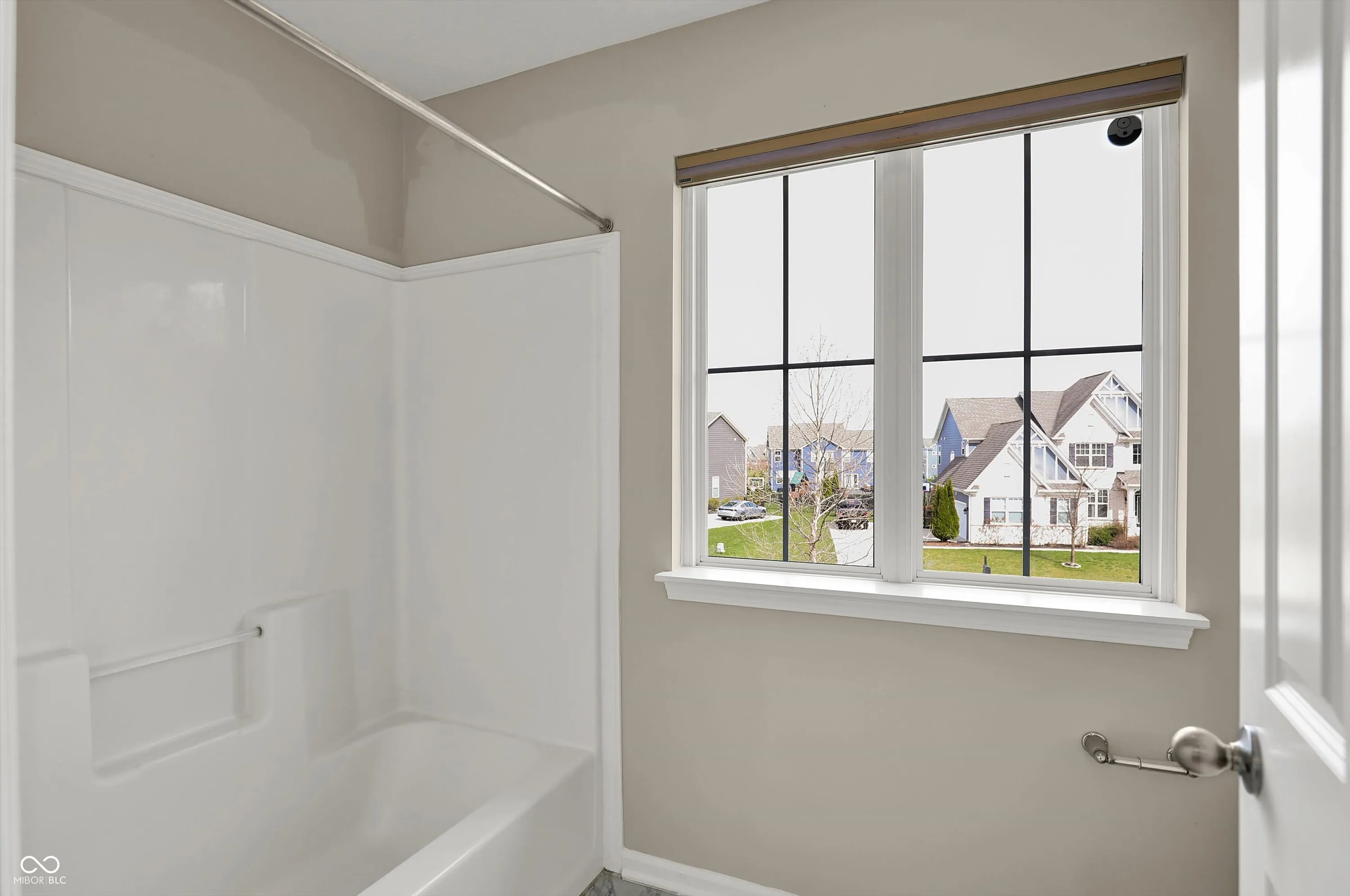 Fishers, Indiana 46037, United States, 6 Bedrooms Bedrooms, ,6 BathroomsBathrooms,Residential,Pending,112159