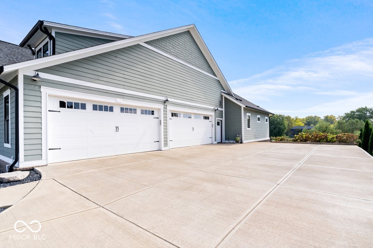 15297 Maple Ridge Drive