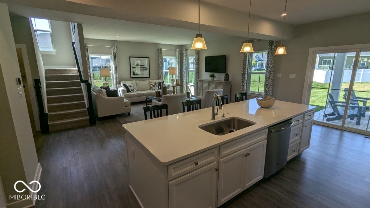 2882 Simsbury Lane