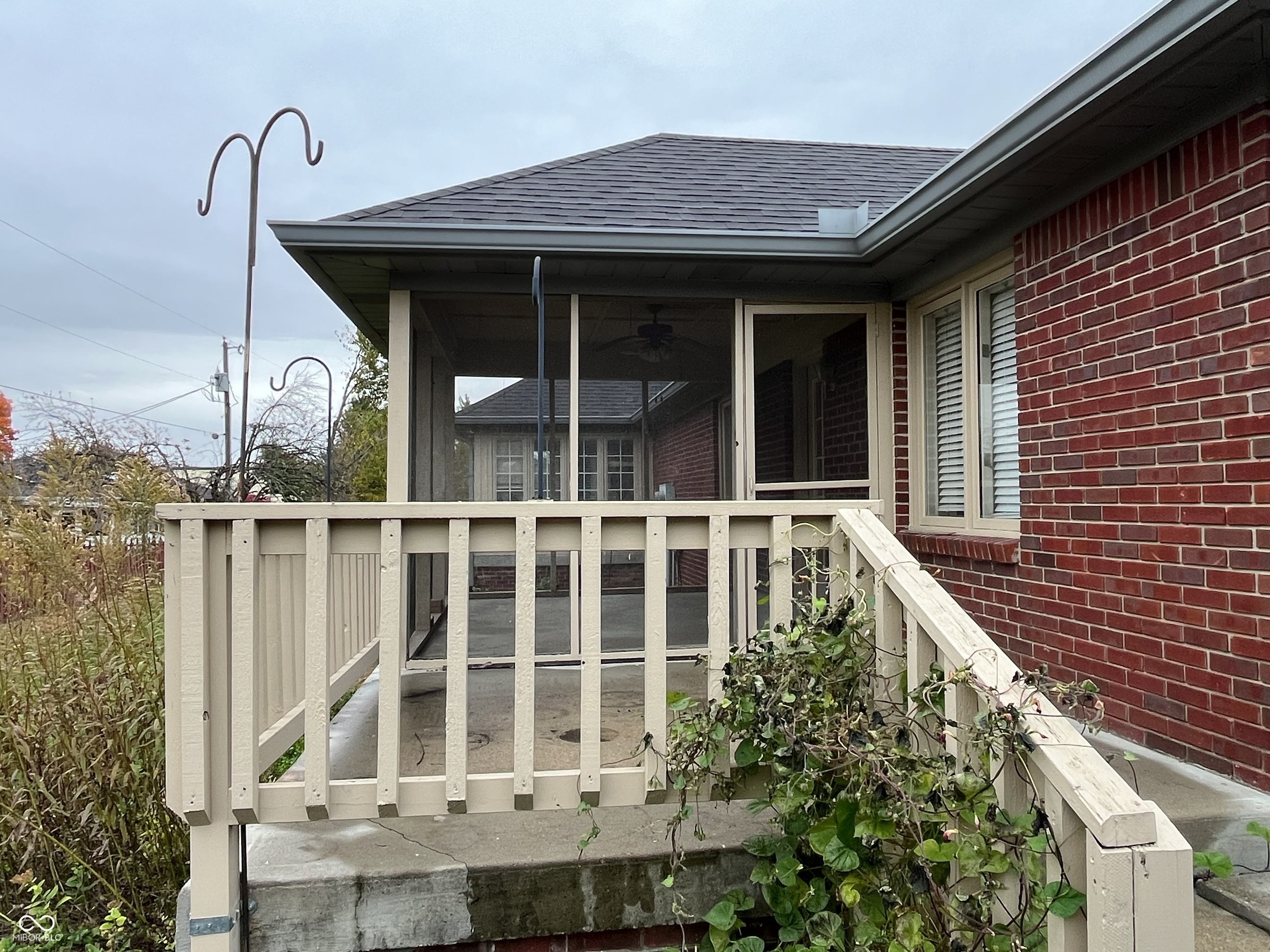 215 Andrews Boulevard East Drive