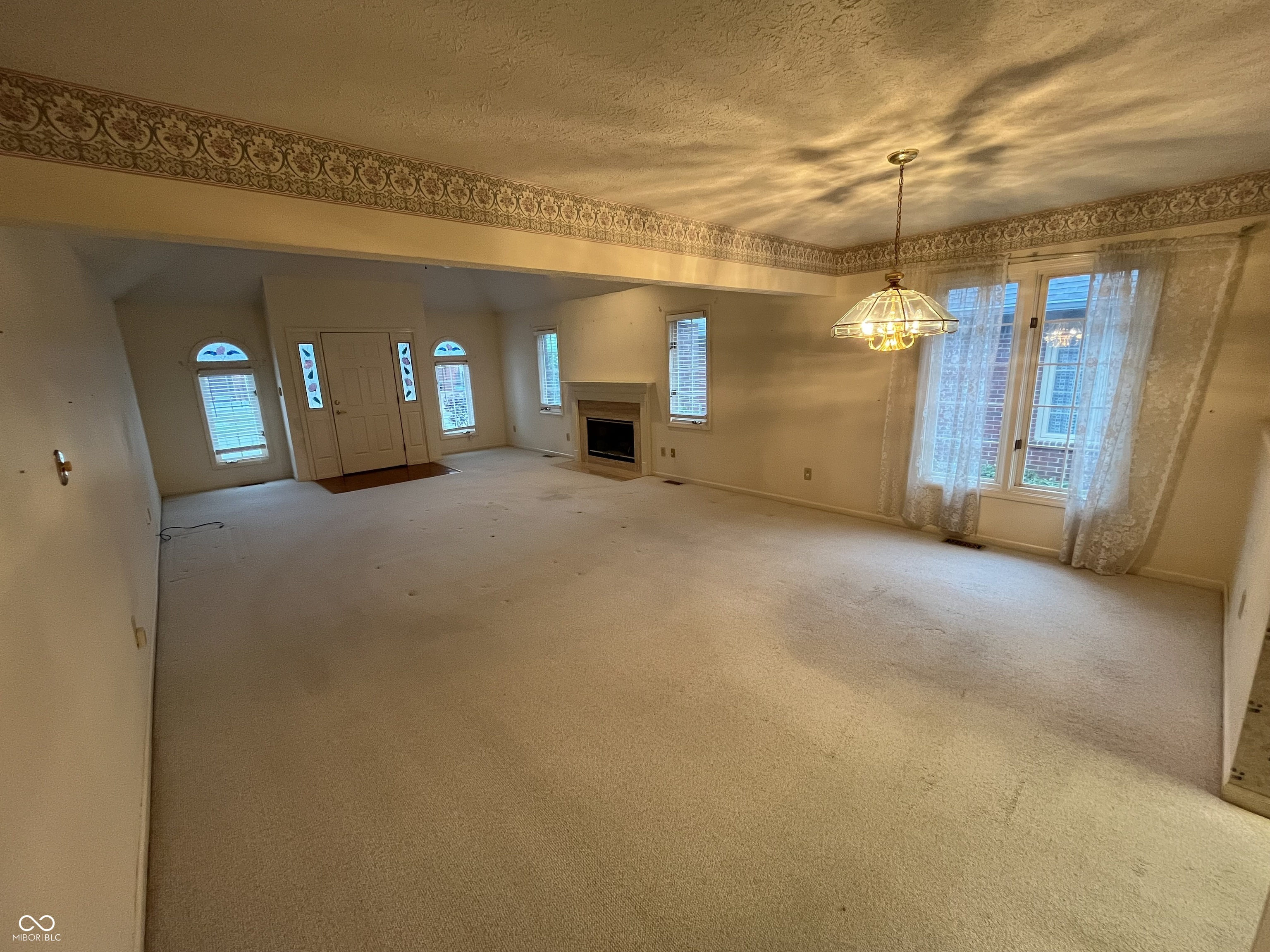 215 Andrews Boulevard East Drive